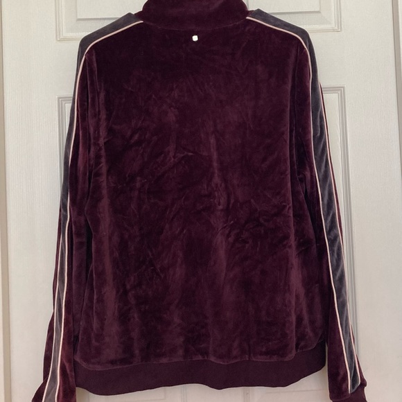 Fabletics Womens Pullover Sweater. Soft material - Picture 2 of 5